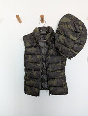Uniqlo Hooded Down Puffer Vest – Camo Green, Women's S